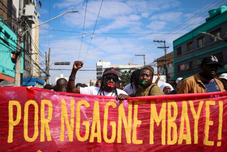 Três meses após PM matar senegalês, ambulantes vão às ruas de SP por fim da Operação Delegada