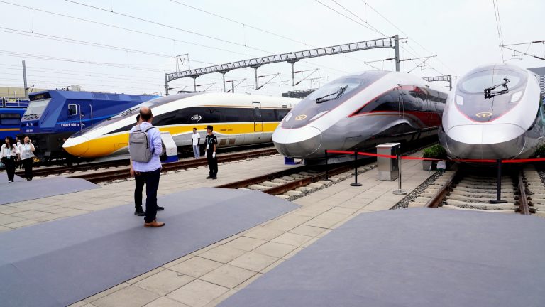 China deve atingir 50 mil km de ferrovias rápidas em 2025 e possui 70% da rede em nível mundial