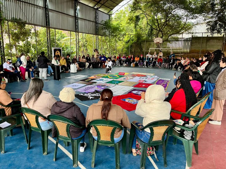 Em encontro com ministra, mulheres denunciam precarização e cobram políticas públicas
