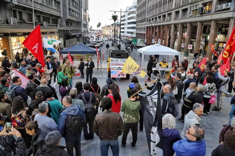 Ato em Porto Alegre defende soberania nacional e critica tarifas dos Estados Unidos 