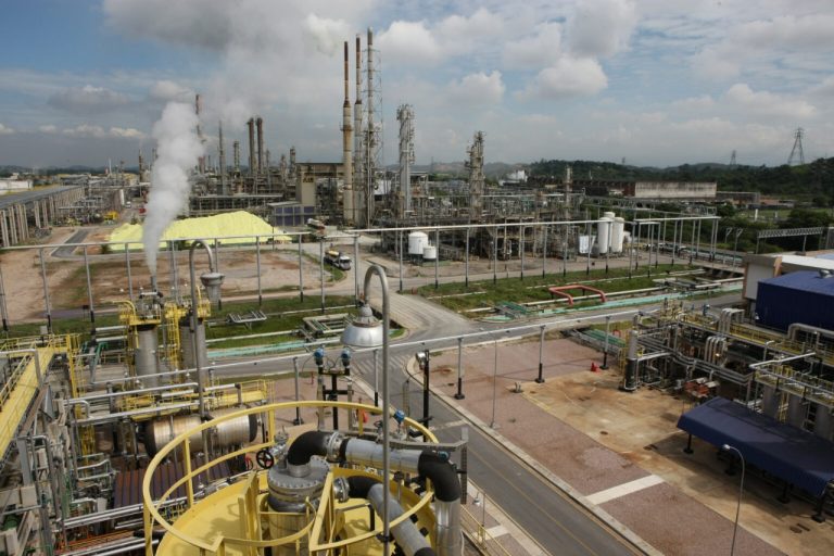 Justiça condena Petrobras e empresa privada a indenizar família de vigilante morto na Reduc