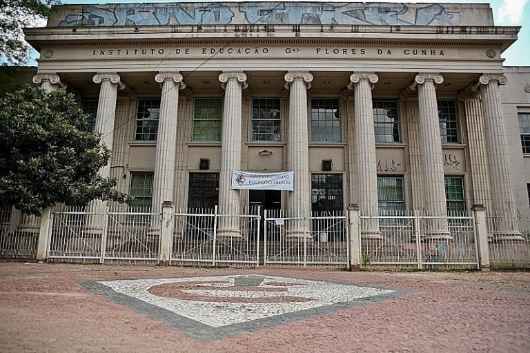 Mães denunciam negligência no Instituto de Educação após aluno sofrer lesão durante gincana