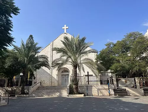 Israel destrói igreja em Gaza e fere padre que denunciava genocídio ao papa Francisco