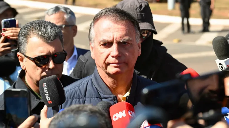 ‘Ele está no lucro’, diz jurista sobre prisão domiciliar de Bolsonaro
