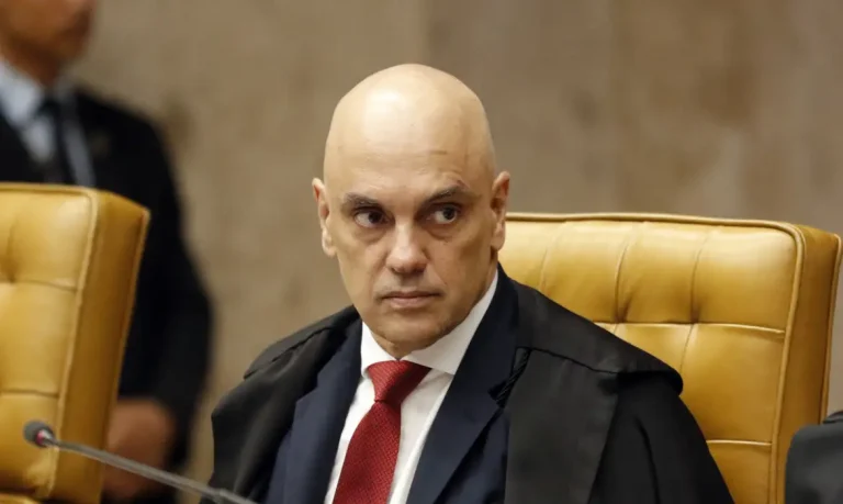 Moraes dá 48h para Bolsonaro explicar documento com pedido de asilo
