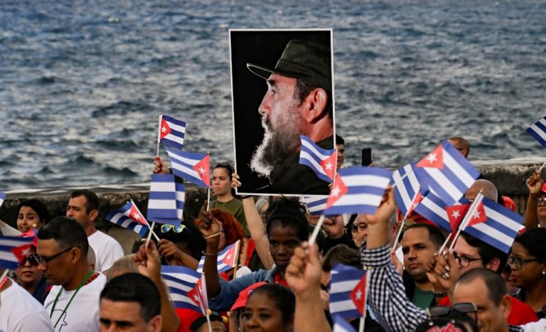 Revolução Cubana luta para manter socialismo atualizado em meio a novos bloqueios e crises