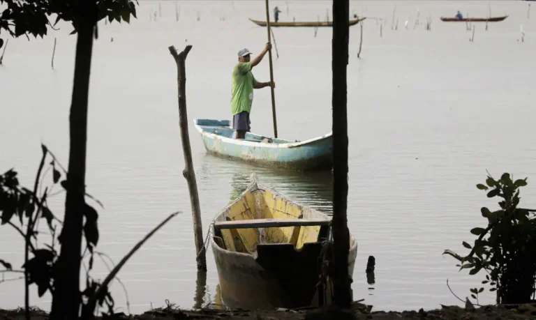 Pescadores protestam contra PL da Devastação: 'Sem território, não tem vida'
