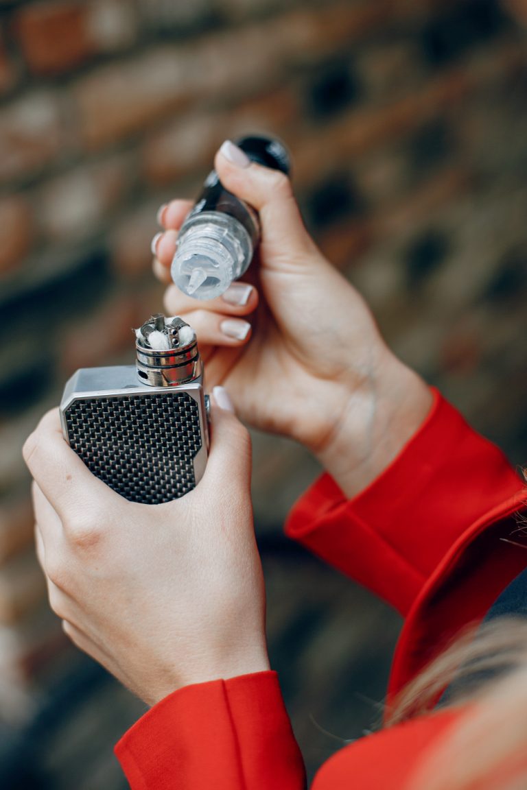 'Novos produtos, velhos problemas': especialista alerta para riscos do cigarro e do vape