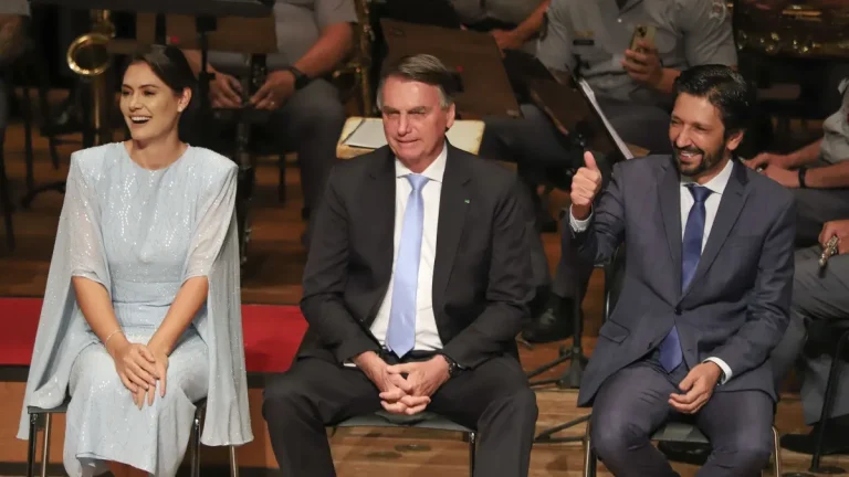 Theatro Municipal, que vetou Flipei, desobedeceu Justiça por homenagem a Michelle Bolsonaro
