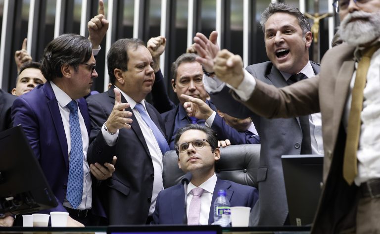Câmara contribui mais para agravamento que para mitigação de crise climática, aponta pesquisa