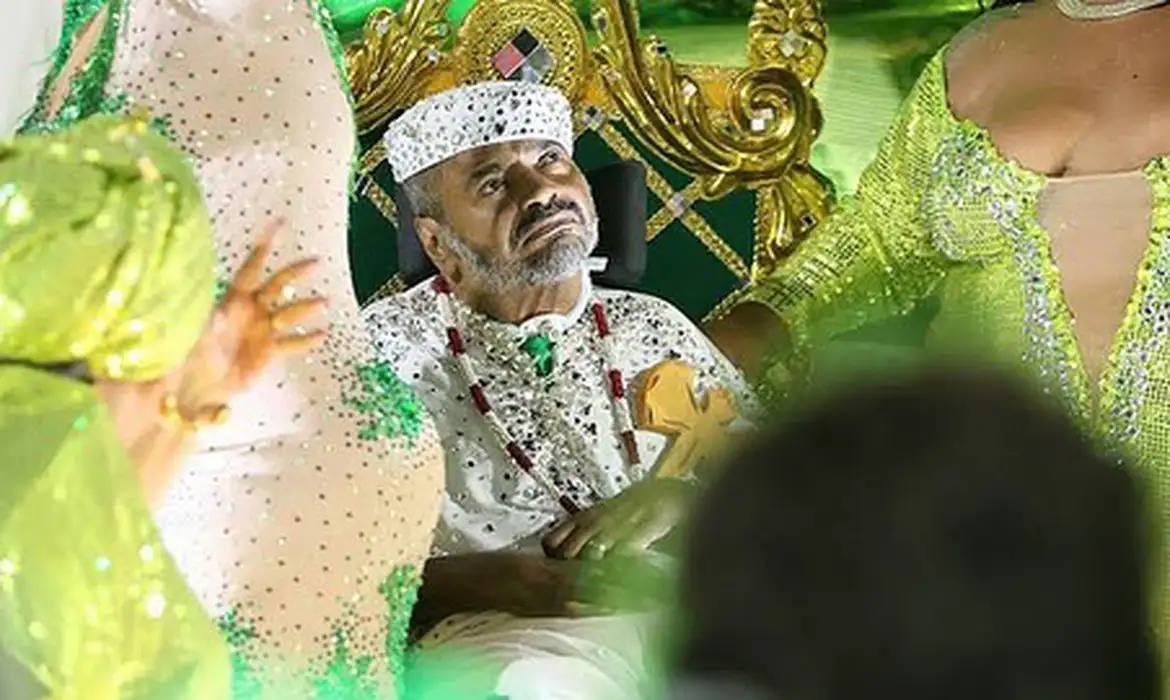 arlindo cruz em desfile de escola de samba