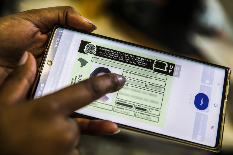 Renovação automática de CNH beneficia 300 mil na primeira semana