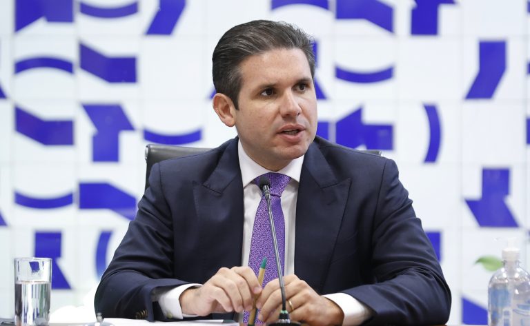 Motim bolsonarista falha: fim do foro privilegiado e anistia ficam fora da pauta da Câmara