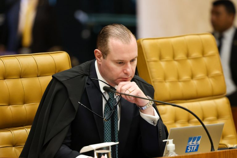 Data para julgamento de réus da trama golpista será definida por Zanin após relatório de Moraes