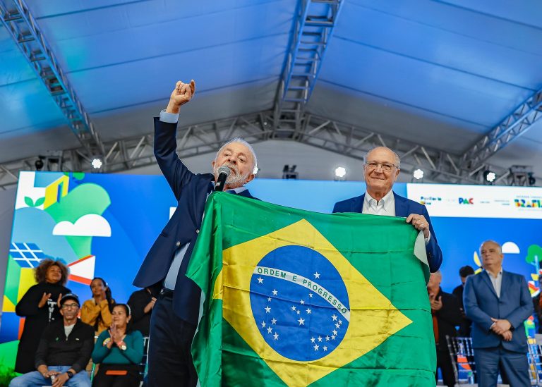 Alckmin deixa Ministério da Indústria e será novamente vice na chapa de Lula