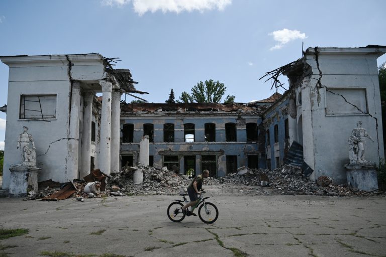 Conversas entre EUA, Rússia e Ucrânia avançam, mas terminam sem acordo sobre o fim da guerra