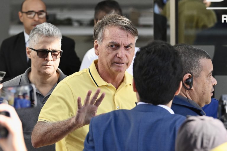 Em carta a Milei, Bolsonaro pediu asilo político após operação da PF sobre trama golpista