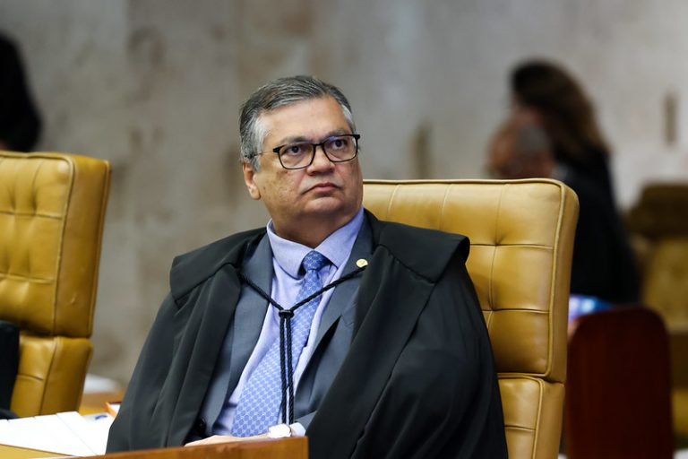 Dino manda PF investigar emendas parlamentares que somam R$ 694 mi