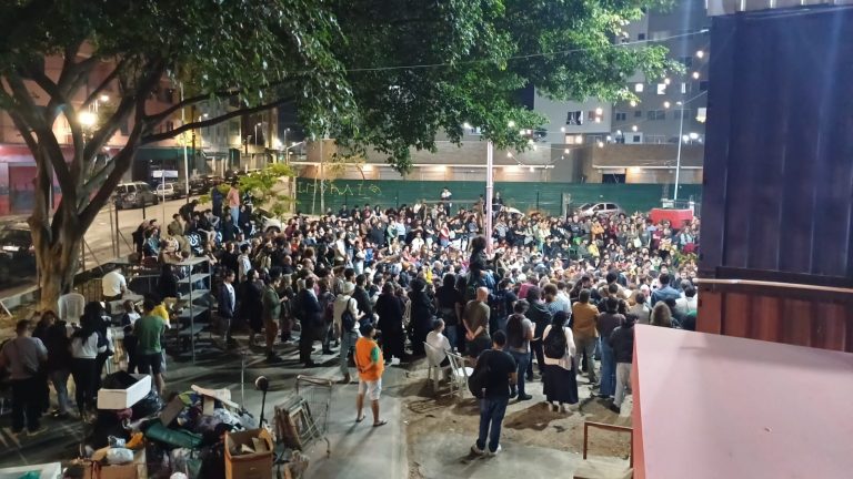GCM realiza reintegração de posse violenta no Teatro de Contêiner (SP) e artistas resistem
