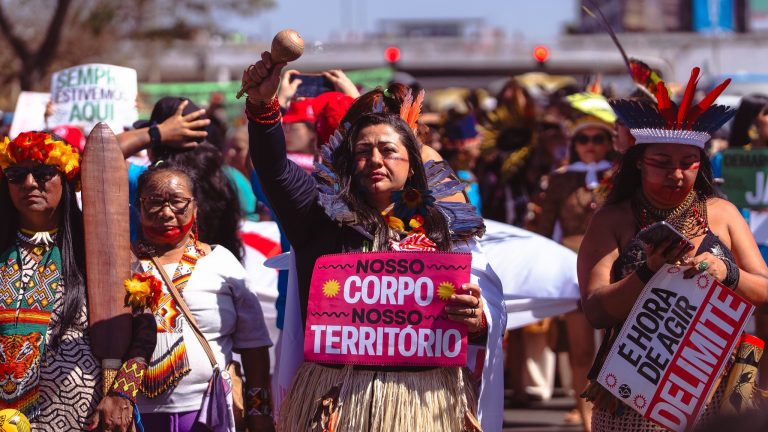 A resistência tem rosto: mulheres indígenas na luta em defesa de seu povo e territórios 