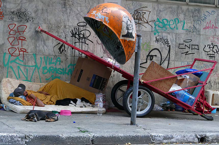 Governador comparou pessoas em situação de rua com “carros estacionados em locais proibidos” -