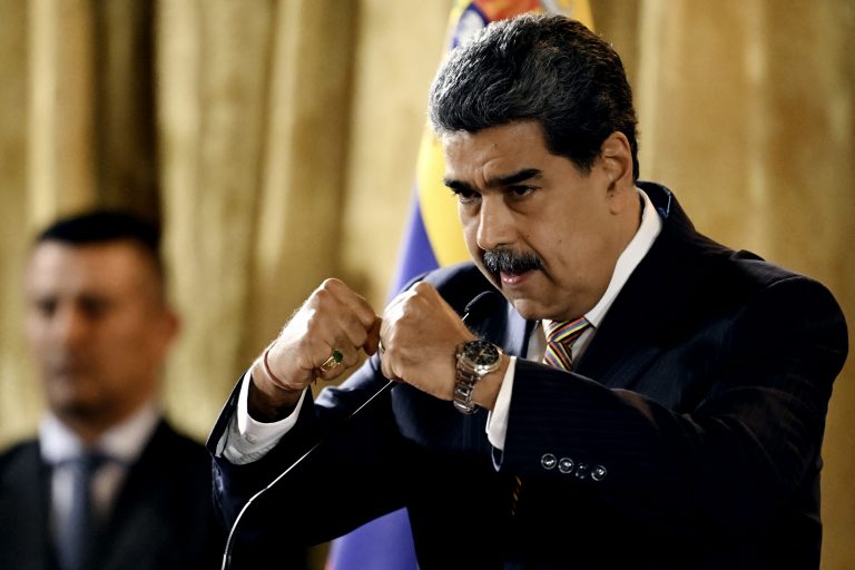 Governo venezuelano mobiliza navios no Caribe em resposta à ameaça dos EUA