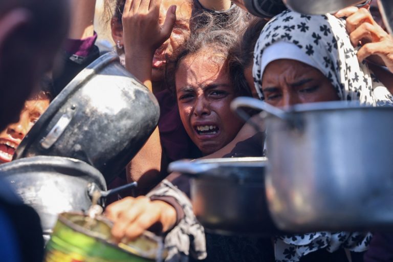 Dez pessoas, sendo duas crianças, morrem de fome em 24h, mas Israel nega desnutrição em Gaza