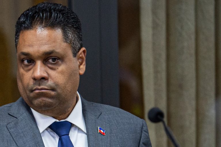 Governo de representantes da oligarquia econômica preocupa por risco de retrocessos no Haiti