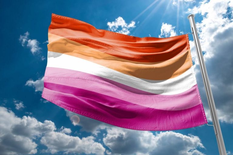 Visibilidade Lésbica: 'Cidades precisam acolher população LGBT em todos âmbitos', diz ativista
