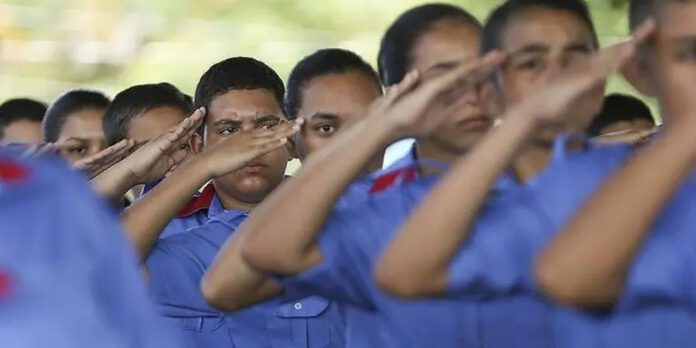 Entidades pedem que STF derrube escolas cívico-militares de Tarcísio em SP