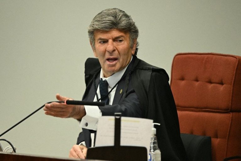 Voto de Fux fica na história, mas é posição minoritária e sem impacto político, diz analista 