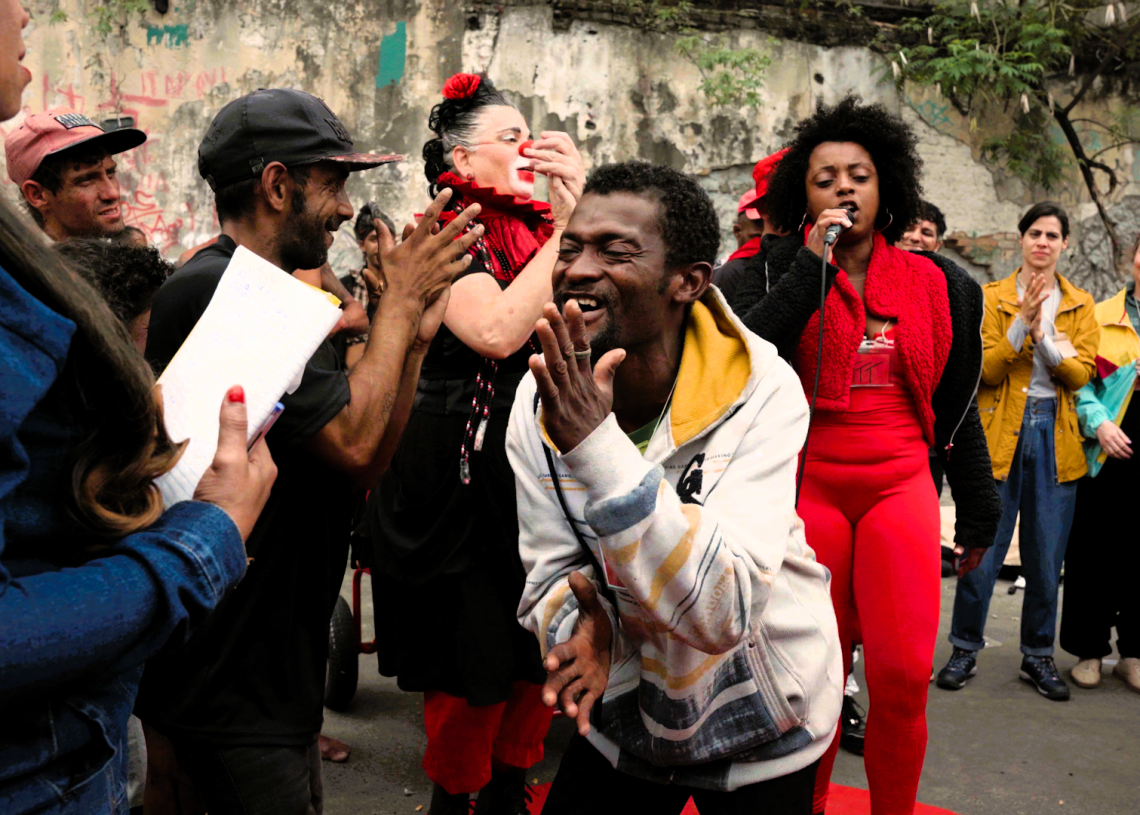 Dividido em cinco episódios, documentário aborda temas como moradia, segurança, cuidado e cultura