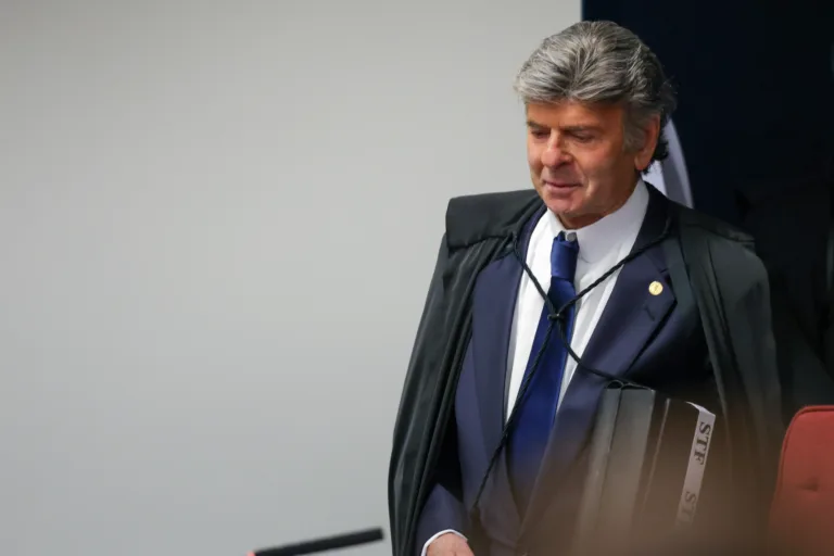 Luiz Fux e a hermenêutica do abismo: quando o direito se dobra ao poder autoritário