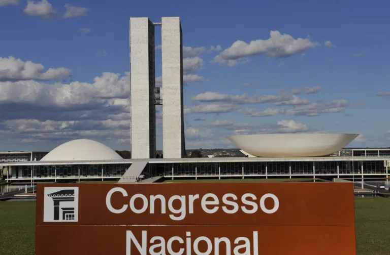 As emendas parlamentares estão tirando dinheiro até do Bolsa Família e do SUS