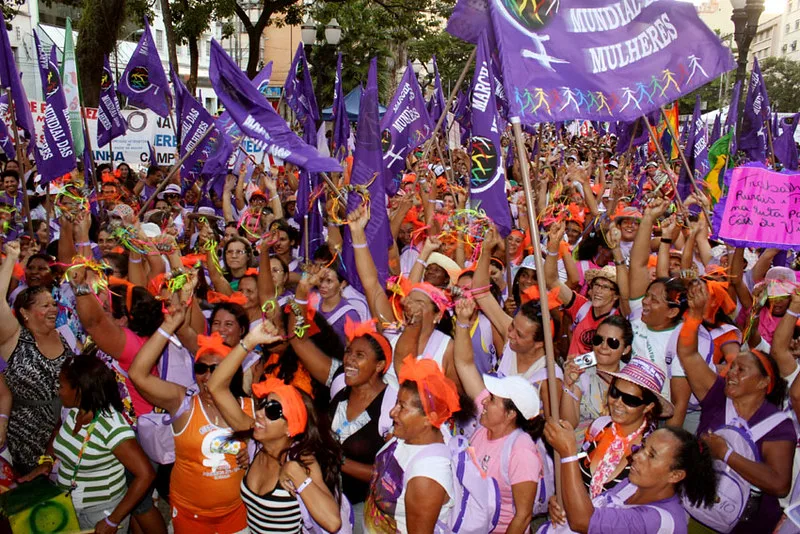 Mulheres de todo o país em marcha por políticas públicas e igualdade de direitos, em Brasília