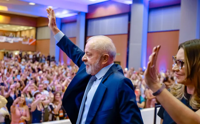 Aprovação de Lula volta a subir e 49% veem presidente mais forte após encontro com Trump na ONU