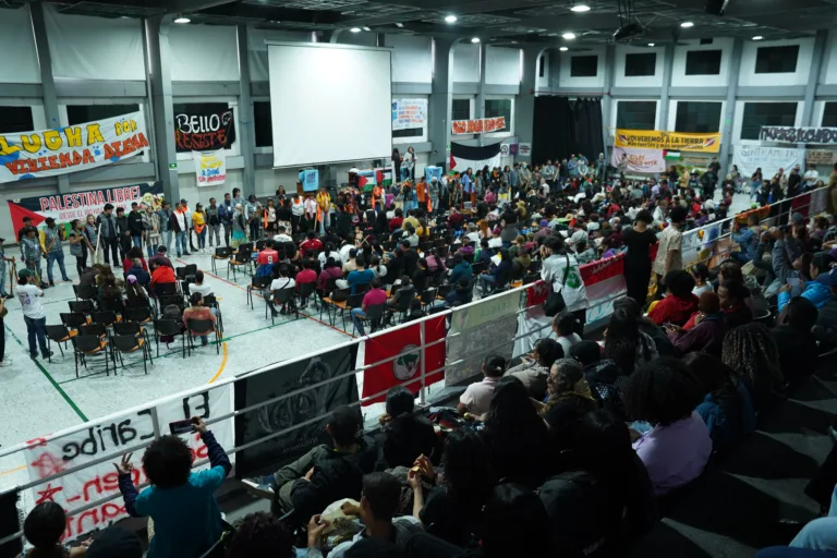 Cúpula de movimentos populares sofre ataque e denuncia avanço da violência política na Colômbia