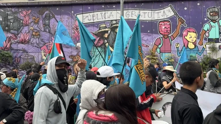 Bandeira de Petro e conquista de movimentos, educação gratuita é símbolo de avanços na Colômbia