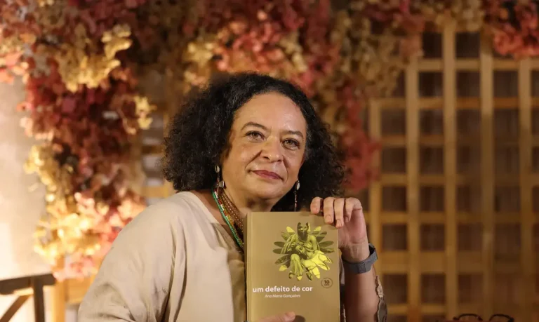 Òǹkọ̀wé: a história do Brasil em Um defeito de cor