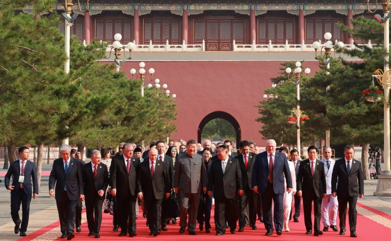 Visita de Putin à China consolida estratégia de ‘reorientação para o Oriente’
