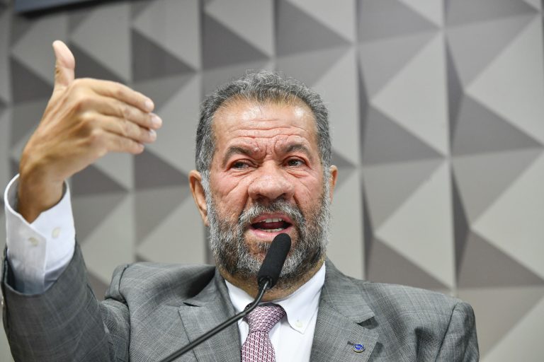 CPMI do INSS ouve ex-ministro da Previdência Carlos Lupi nesta segunda-feira