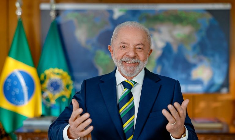Lula vence Bolsonaro e Tarcísio no 1º e 2º turno, aponta pesquisa AtlasIntel/Bloomberg