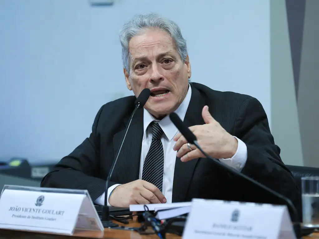 Filósofo, escritor e político filiado ao PCdoB, Goulart destaca que a possibilidade de punição ao ex-presidente e a militares de alta patente é histórica