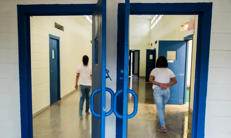 Projeto que tramita no Senado pretende ampliar tempo de internação de adolescentes