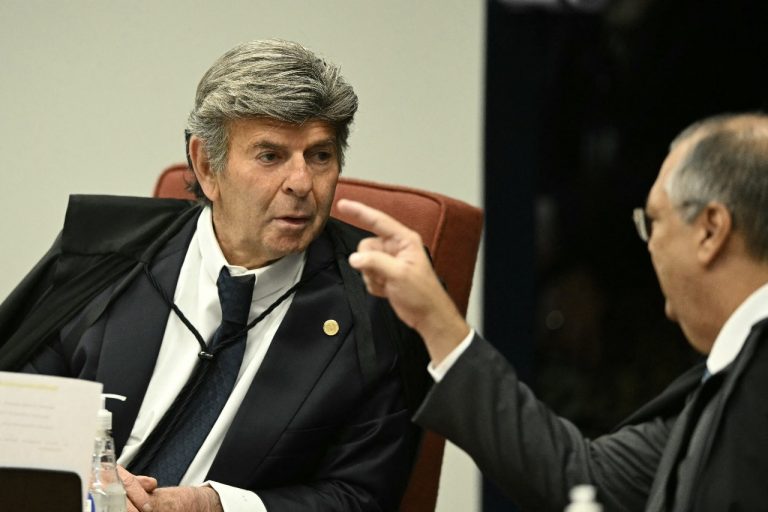 Voto de Fux 'envergonhou' e 'desprestigiou a democracia', diz cientista político