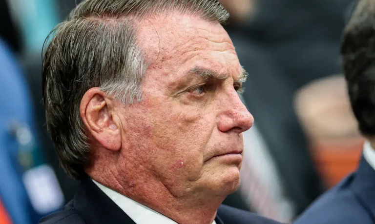 Defesa diz que Bolsonaro não tinha conhecimento sobre vídeo de Eduardo