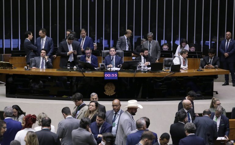 PEC da Blindagem: confira os 22 deputados baianos que votaram a favor da proposta
