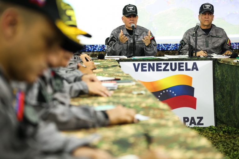 Venezuela faz segundo dia de treinamentos militares no Caribe diante de novas ameaças dos EUA