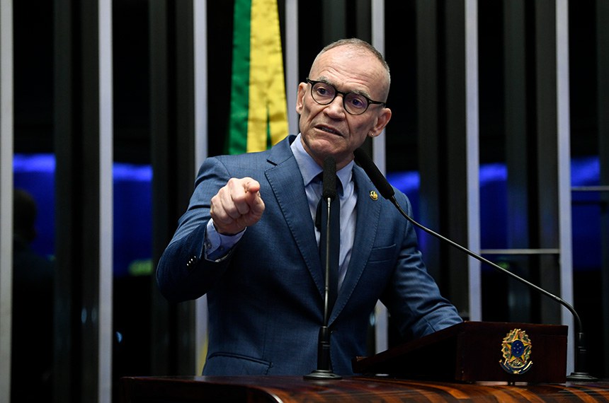 "Quem atenta contra a democracia não pode ter nenhum tipo de benefício", afirma Fabiano Contarato