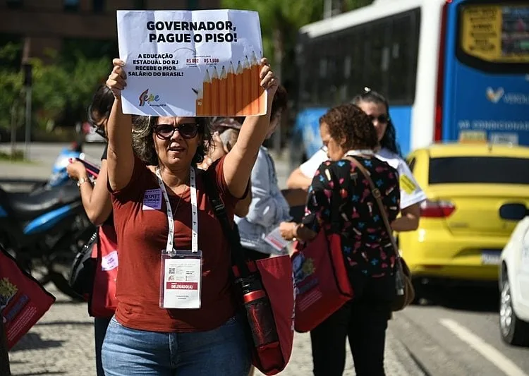 Modelo de contratação também gera insegurança em professores, diz Daniel Cara